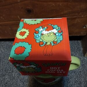 Dr Seuss The Grinch Hot Cocoa Mug Set.         12 OZ